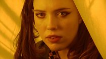 Watch Soccer Mommy: yellow is the color of her eyes