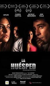 Watch La huésped